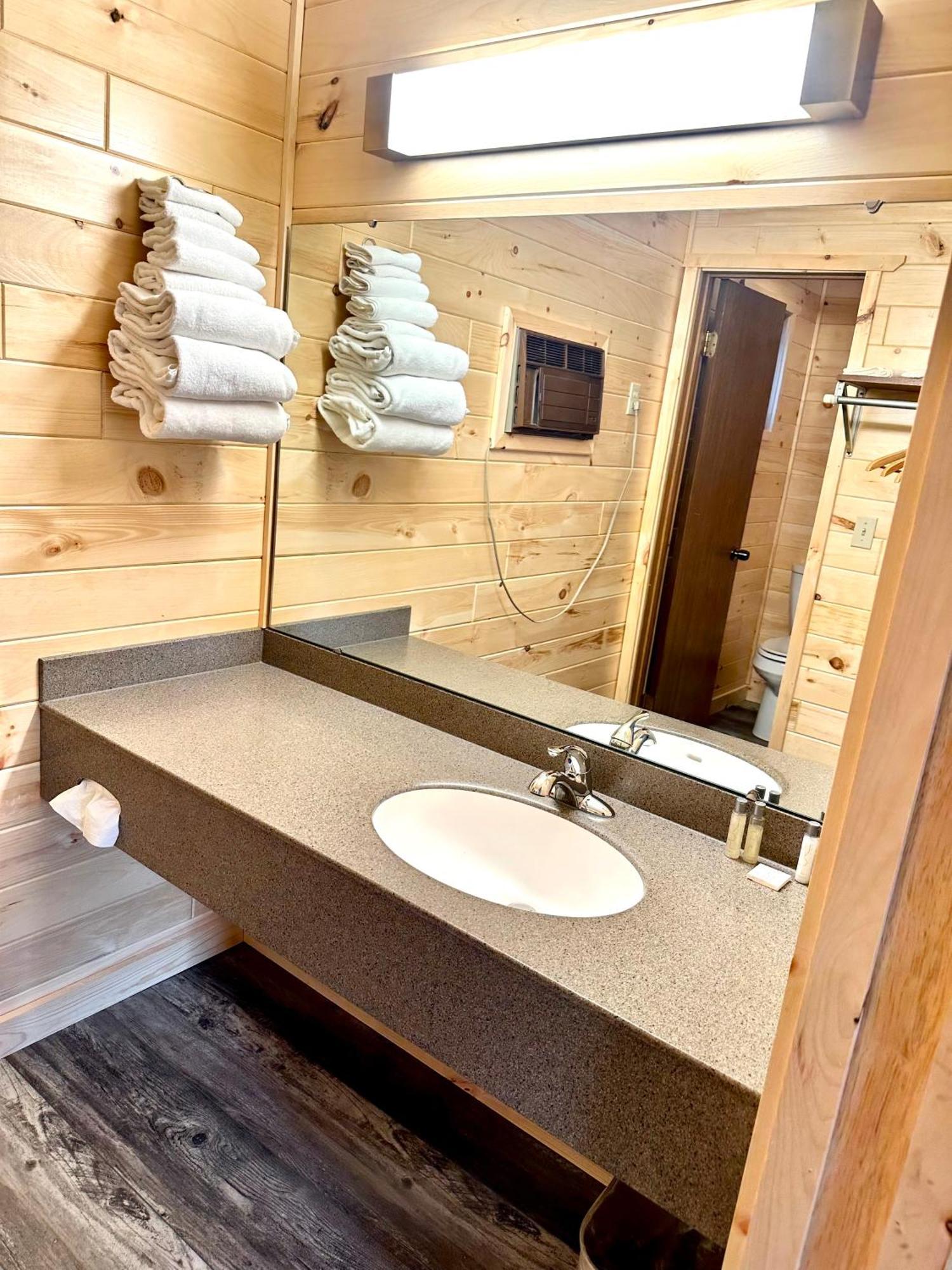 Sunrise Beach Motel Mackinaw City Εξωτερικό φωτογραφία